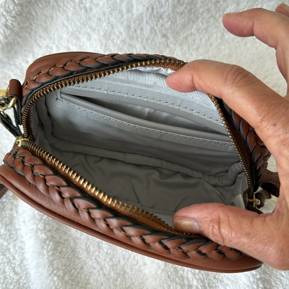 Ivanka Trump Briarcliff Saddle cross body purse - Picture 6 of 6